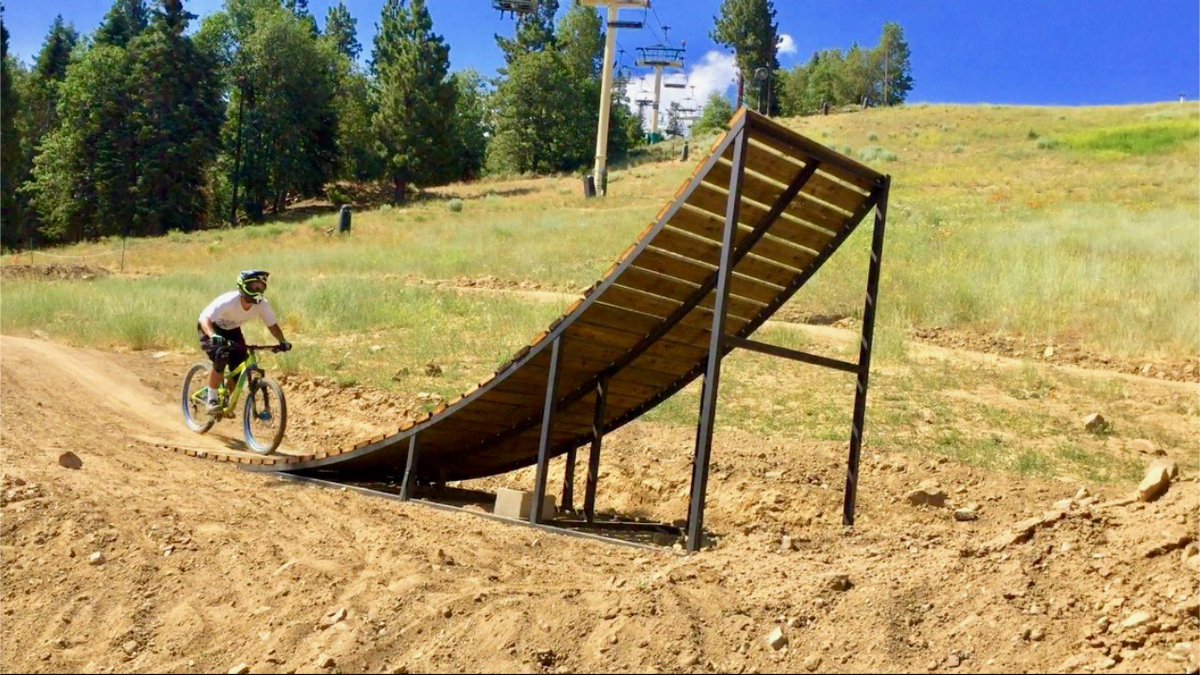 MtbFiend1's tweet photo. BIGGEST MTB JUMPS I'VE EVER HIT!

->https://t.co/2L6OMD9p3l

CLICK THE LINK ABOVE TO WATCH!
#mtb #downhill #bikepark #enduro #Mountainbike https://t.co/awYNTKdCrS