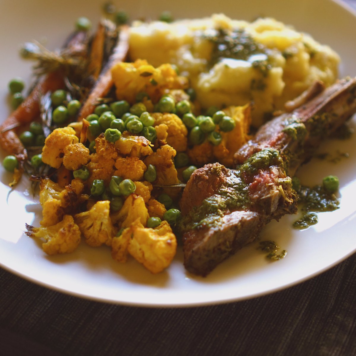 GreenLeafKitch's tweet photo. Dinner last night: herb rubbed roasted rack of lamb with tumeric roasted cauliflower & carrots. #healthyeating #cooking #greenleafkitchen https://t.co/PyGqsw3ge7