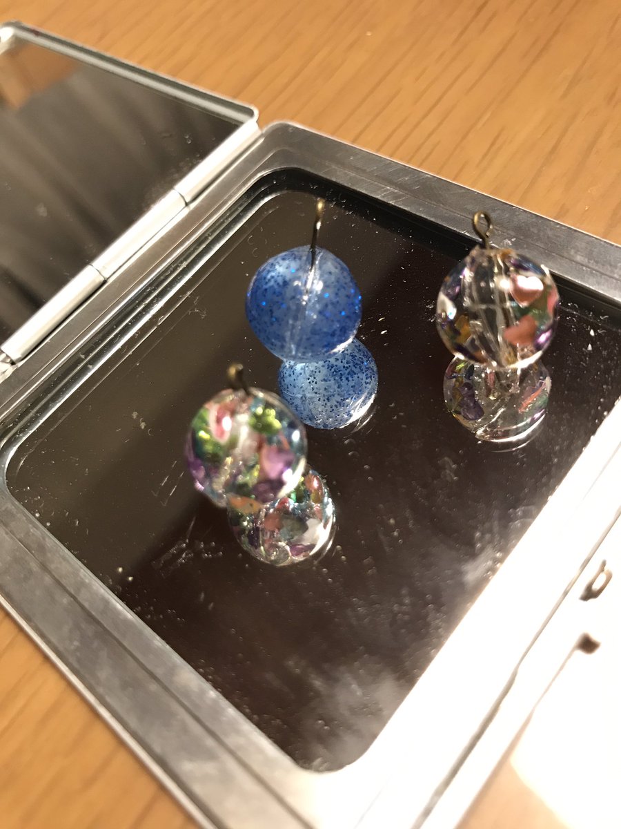 test ツイッターメディア - 早速ラウンドで作ってみた。ずっとやりたかった球パーツ。まだ改善余地ありだけど #レジン #ダイソー https://t.co/pOYwqgjsp4