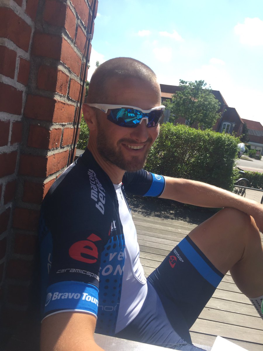 RasmusGuldhamme's tweet photo. Tom Boonen vs. Michael Reihs! New haircute for Reihs, I Think there is some similarities! @brianholm1962 would you agree? https://t.co/xMPvG4gp2X