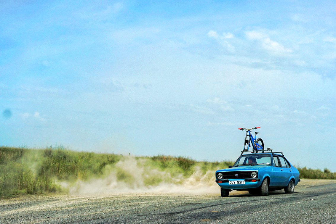 JuiceLubes's tweet photo. Blue Movie! 💙🎥💙 Check out the latest JL Home to Roost episode: https://t.co/Pq1MBF5HvE

Cool car, cool bike, hot rider.

📷@caldwellvisuals https://t.co/RcqNylF0Y2