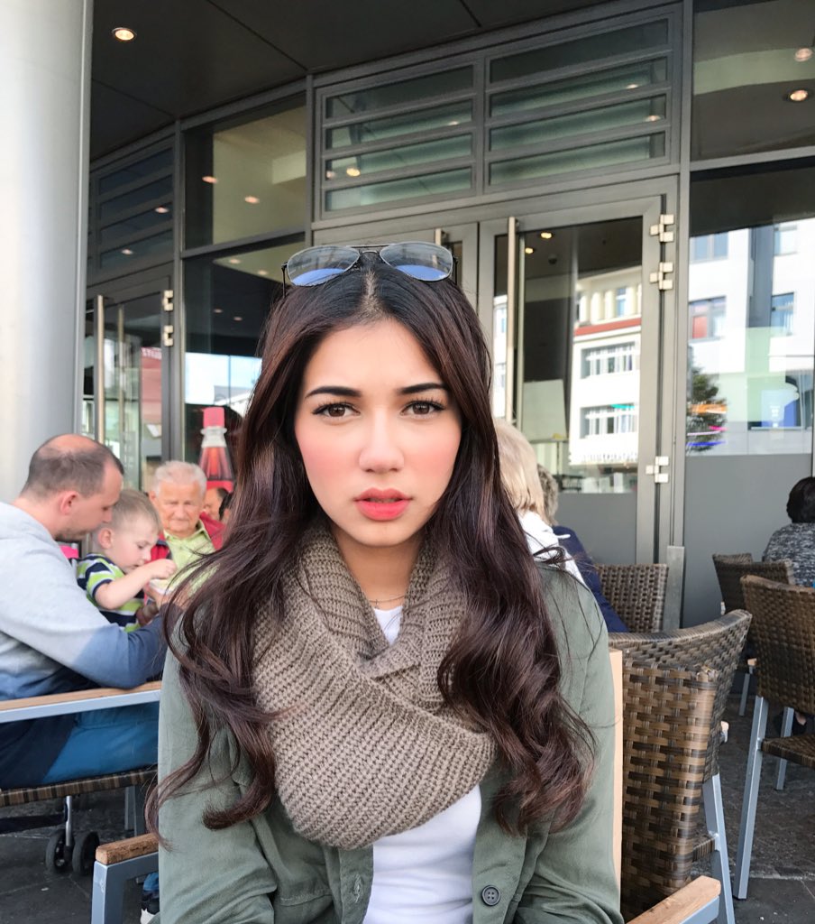 elisyasandhaa's tweet photo. Berlin is such a beautiful city 🌈 https://t.co/0h0AwpBzLG