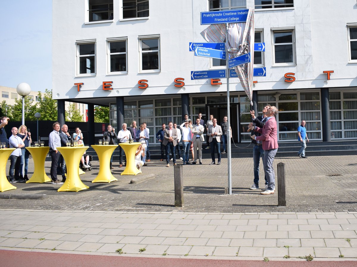 FrieslandColl's tweet photo. Feestelijke start van een nieuwe #praktijkroute met #bedrijven in de #creatieve industrie in heel Noord-Nederland. https://t.co/wy2iITY5tu https://t.co/i2IAnVnVax