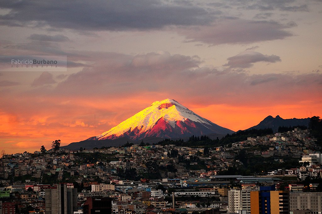fabrisaurio's tweet photo. #Quito π΅ Tierra de luzπ΅ #VotaPorQuito @verosevil @VisitaQuito @WTravelAwards @rperotti #Ecuador #AllYouNeedIsEcuador #VoteForQuito #Cotopaxi https://t.co/LYHN9bTfDP