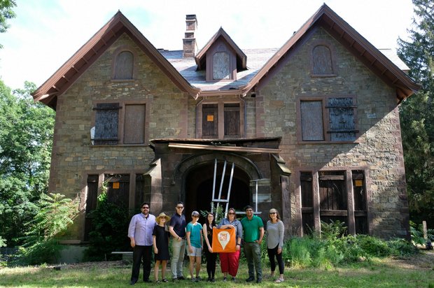 TheBACBoston's tweet photo. #BACstudents visit #HudsonValley in #NewYork for incredible hands-on learning experience in #historicpreservation: https://t.co/3L8AWeco88 https://t.co/ABIbmasx8L
