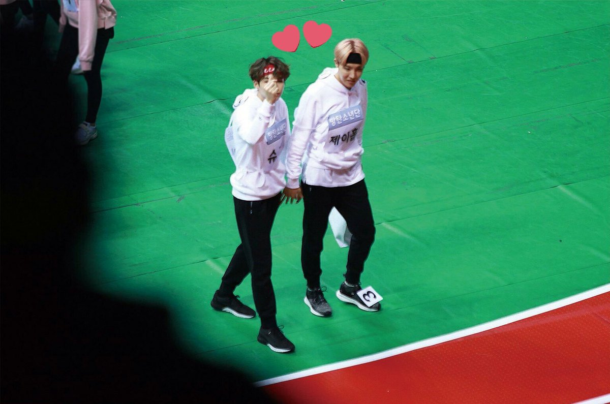 kook_sope_BTS's tweet photo. 〜お友達探し〜

🐰04line

🐰グク寄りのソプ推し

🐰香川ARMY

 #BTS好きな人と猛烈に絡みたいのでこれを見た人はRTしてください 
 #RTした人全員フォローする https://t.co/ljXHHVlRz8