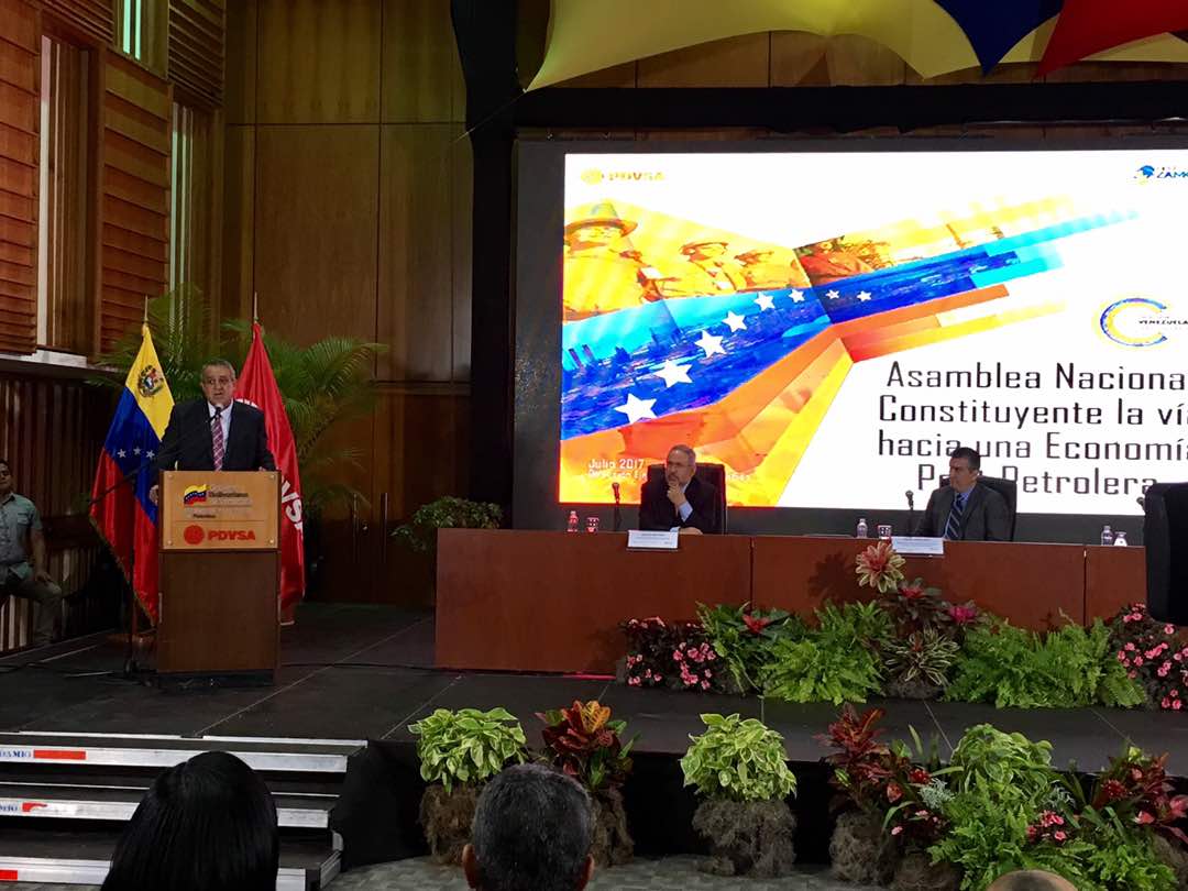 PDVSA's tweet photo. 🇻🇪✌Pdte de @PDVSA @delpinoeulogio: "Tenemos más de 20 empresas mixtas en un esquema novedoso, para avanzar en el Motor Hidrocarburos" https://t.co/2aFSISLfgg