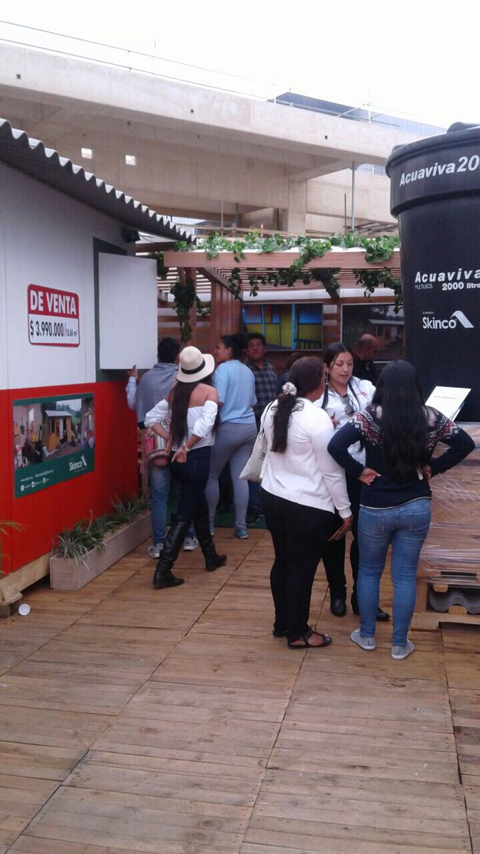 Etexcolombia's tweet photo. #Moduplak el sistema temporal de vivienda, recreación, almacenamiento o solución para el agro. Lo más visitado en #agroexpo2017 🏡 https://t.co/BZt8mtY7XV