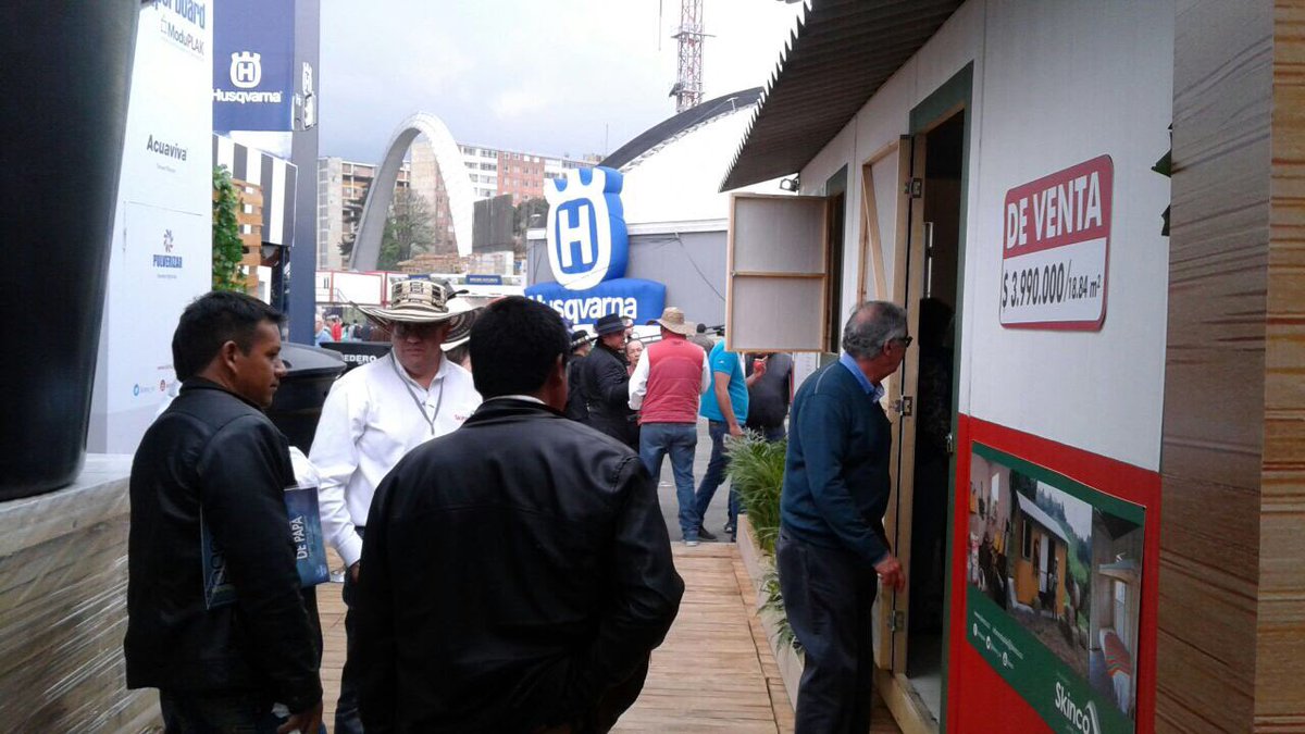 Etexcolombia's tweet photo. #Moduplak el sistema temporal de vivienda, recreación, almacenamiento o solución para el agro. Lo más visitado en #agroexpo2017 🏡 https://t.co/BZt8mtY7XV
