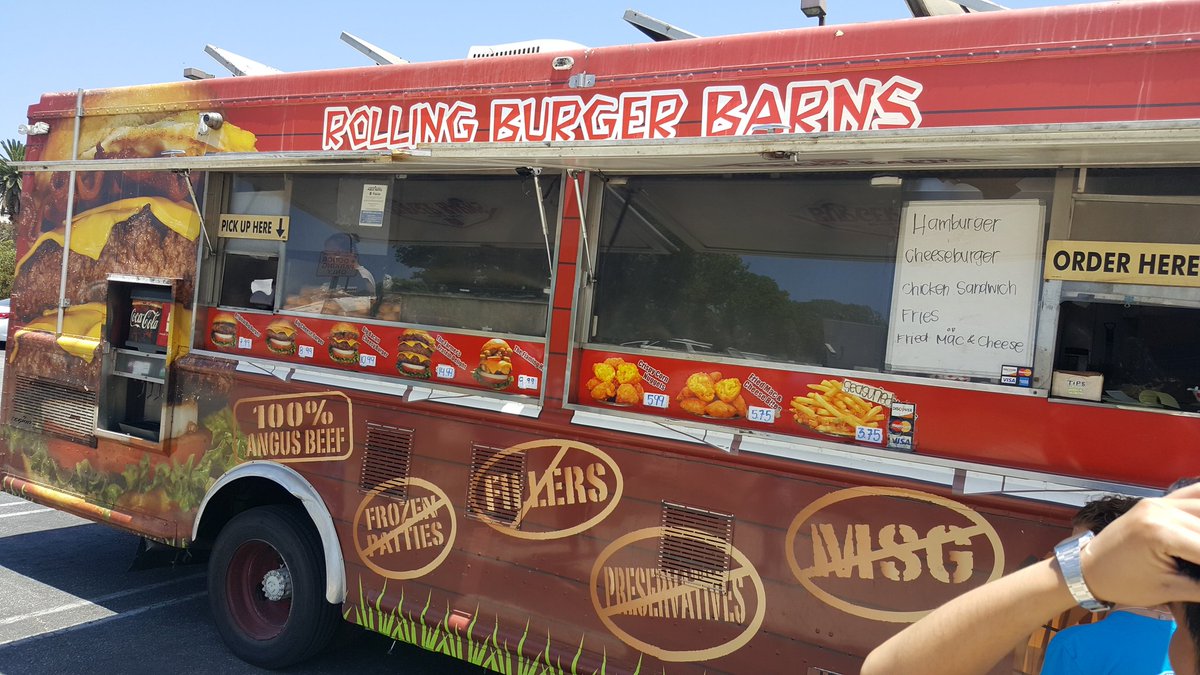 Milo158705632's tweet photo. #rollingburger doing good things and serving good food at #RedCross #Foodtruck #burgers https://t.co/XbM8nWBpGW