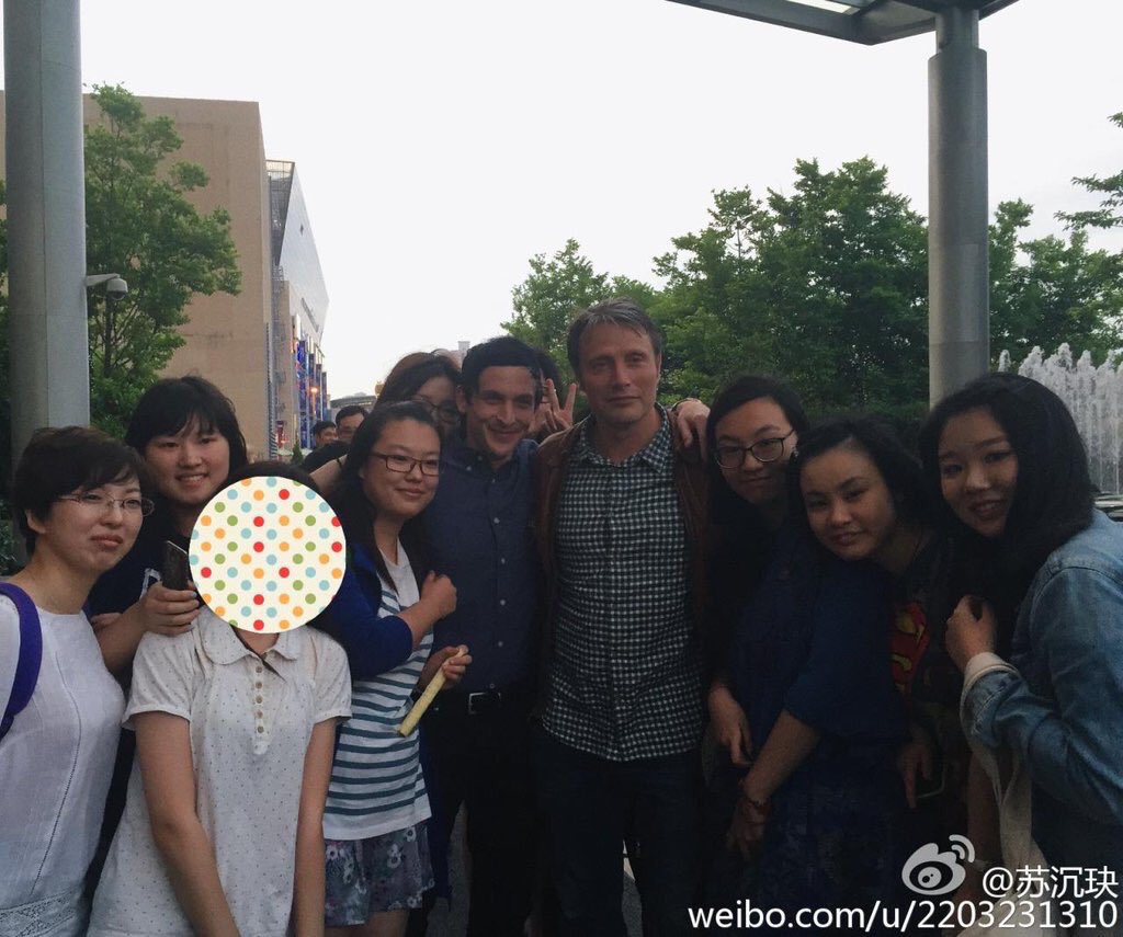 legendarymars's tweet photo. Robin looks like he's one of the many fans there that waited to take a picture with Mads Mikkelsen I'm laughing https://t.co/6rzsWR0pOF