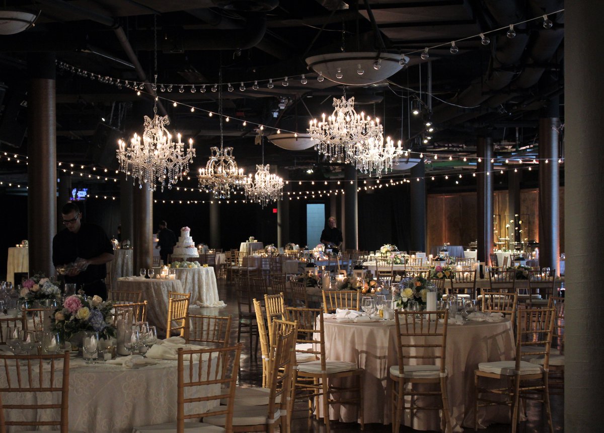 chandeliers transform a space, don't you think? #nashvillespaces #nashvillevenues #weddingvenues #weddingwednesday #weddings #venues #spaces