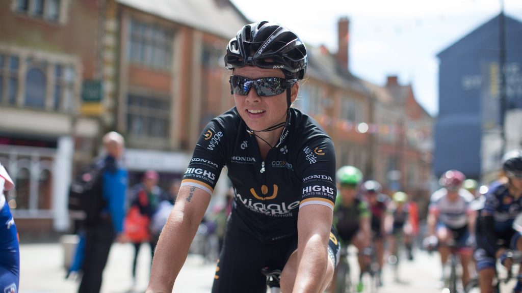 LeDerailleur_fr's tweet photo. "D'ici 3 à 5 ans, le cyclisme féminin sera bankable." Audrey Cordon-Ragot se confie au Dérailleur. #LaCourse #uciwwt
https://t.co/ltDqYyjH0t https://t.co/5Yx6OzbMQ2