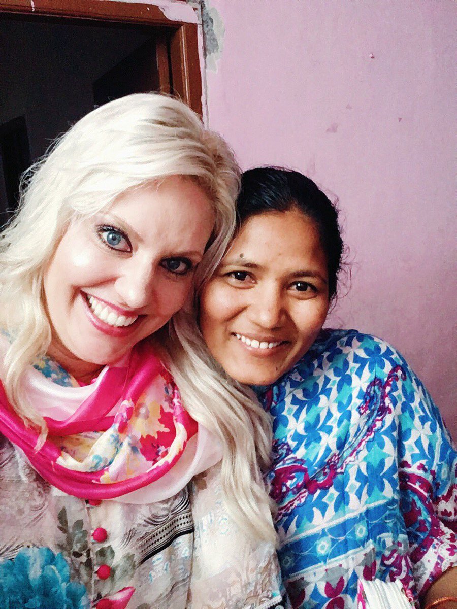 thePinkBoutique's tweet photo. Blessing women around the world, that's what we do! #beablessing #travel #charity #nonprofit #india #womenhelpingwomen #pinkpixie https://t.co/c5lKIxRmgx