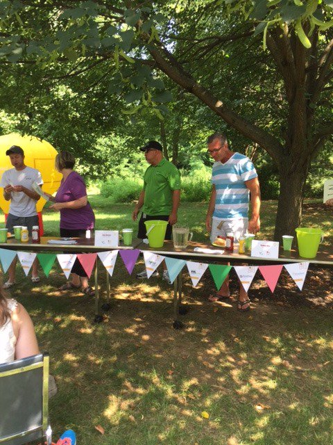 VizoFinancial's tweet photo. It's a hot day...perfect for our #HotDogEatingContest to benefit @CMNHospitals at @CMNHershey! https://t.co/Td2WBMXQh1