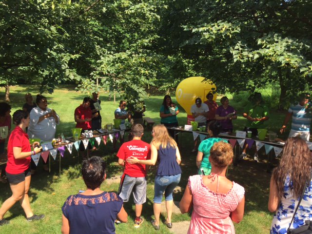 VizoFinancial's tweet photo. It's a hot day...perfect for our #HotDogEatingContest to benefit @CMNHospitals at @CMNHershey! https://t.co/Td2WBMXQh1