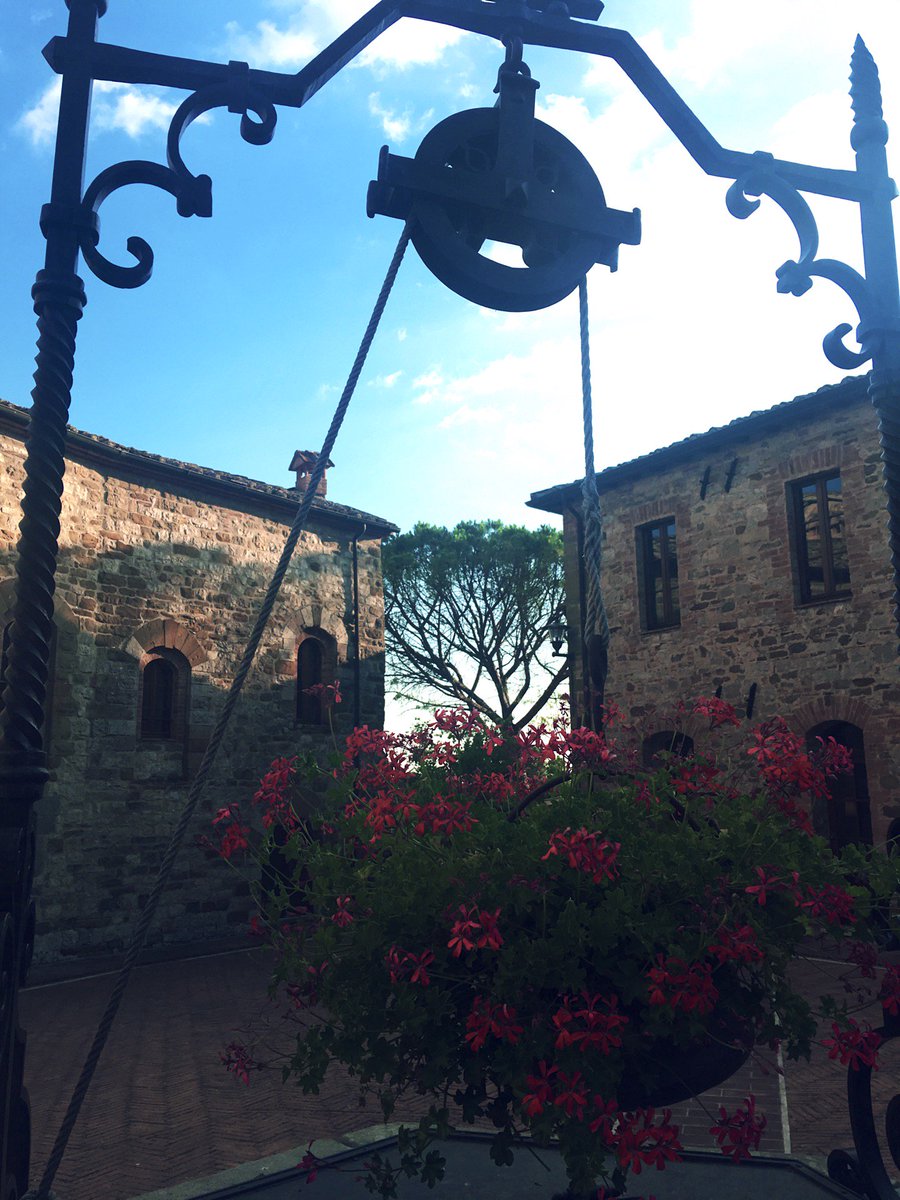 toccodizenzero's tweet photo. Magnifica esperienza tra SPA, piscina e cena gourmet #castelmonastero #travel #tuscany https://t.co/8QEbSaCKVw https://t.co/HT4vZtrp8e