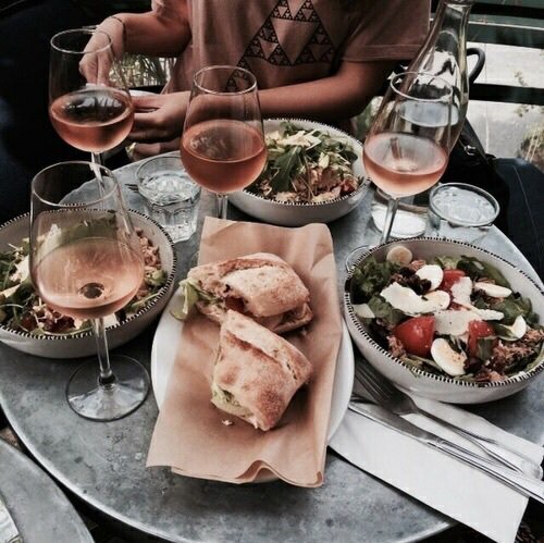 miaholton16's tweet photo. Lunch with my girls 🍷 https://t.co/YzDxXzpnLf