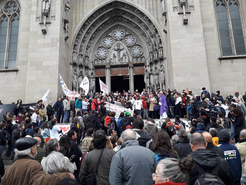 psol50saopaulo's tweet photo. Hoje à tarde aconteceu a missa de 7° dia em memória de Ricardo Nascimento, o Negão, carroceiro assassinado pela PM em Pinheiros #TemQueViver https://t.co/9FSISjDCxf