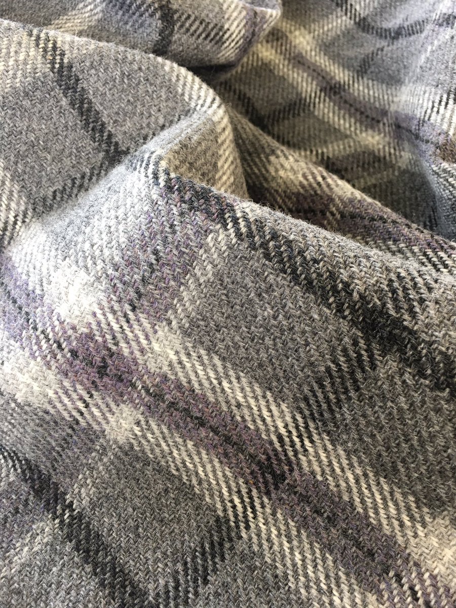 dobby_rose's tweet photo. @HandmadeHour Hi #HandmadeHour! Just taken this beauty off the loom ready to make some cushions. More to come soon! https://t.co/bIhaq5TI5S