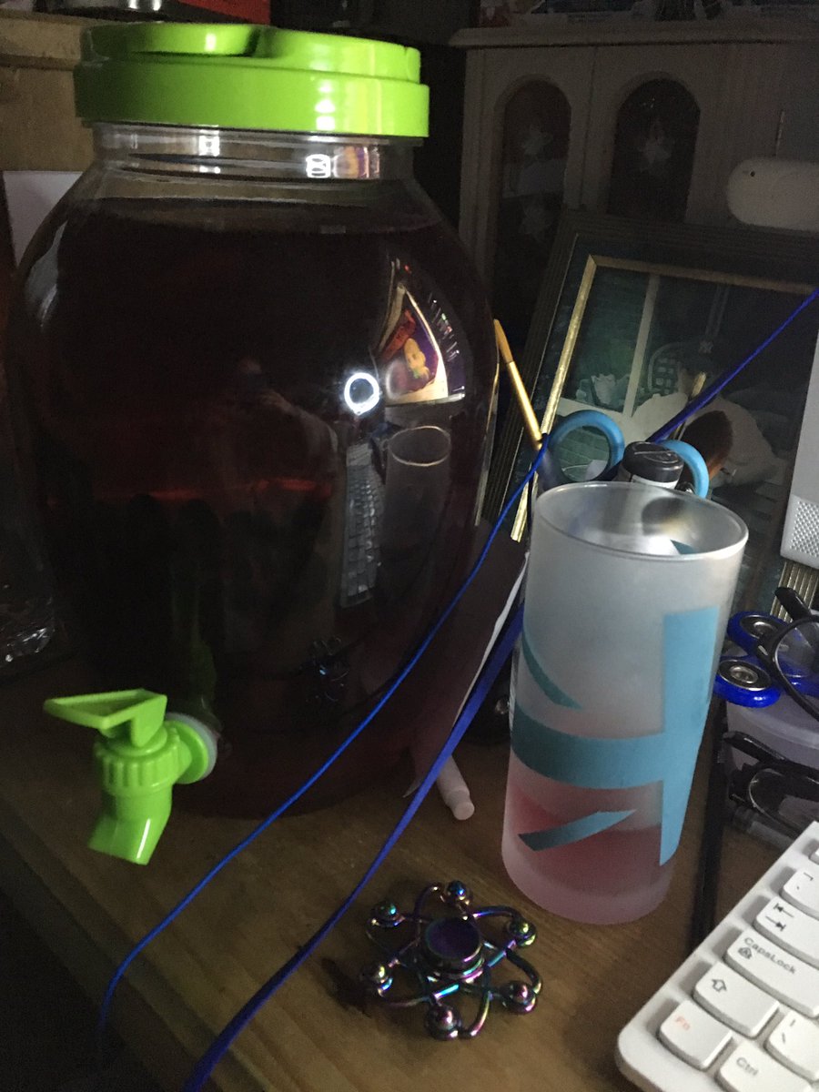 footiegirl04's tweet photo. Keg of juice and fruit hell of a #streamsnack for @xsimsugar s stream 💙💙💙 https://t.co/olfUrcNMqK