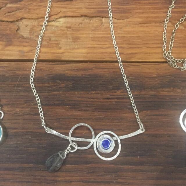 designhouseIRE's tweet photo. Contemporary silver necklace by Inna Designs @TheDesignHouse #innadesigns #silverneck #madeinireland #fafinder https://t.co/XW54d6rUVG