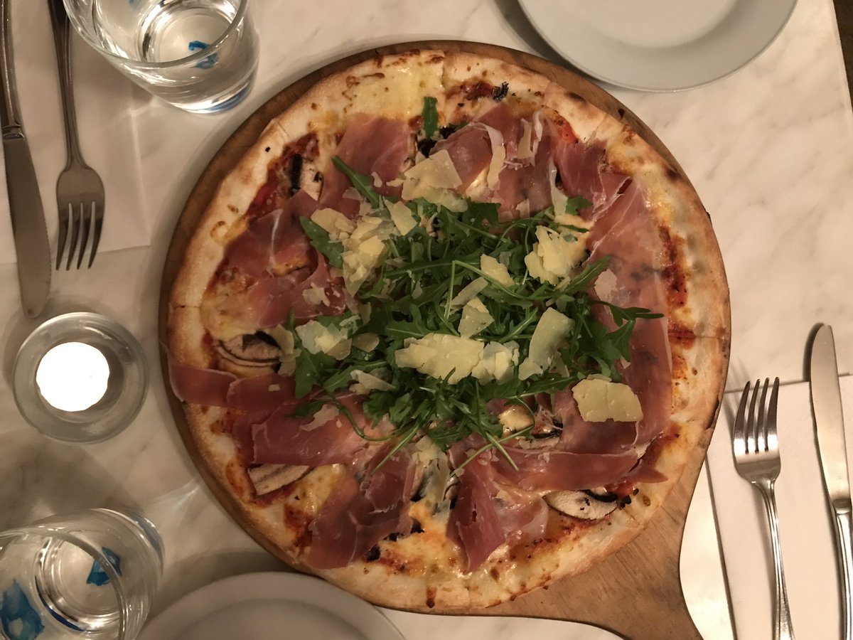 callmeacook's tweet photo. Now we have the delicious Prosciutto Pizza from Deniros at Elliott Stables in Auckland. https://t.co/J90AjsjIzj