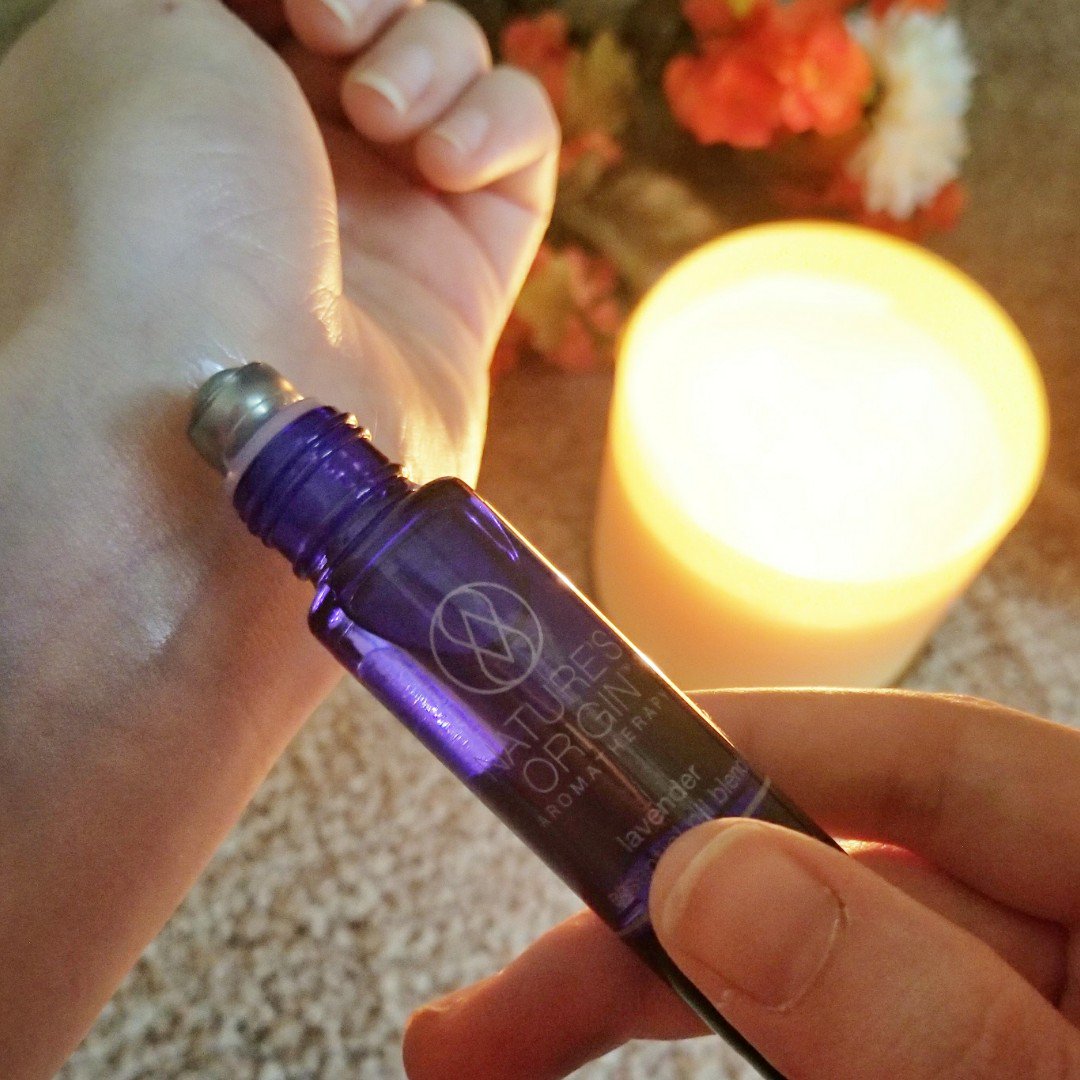 AH_Influenster's tweet photo. Taking time to #indulgepurely with lavender roll-on oil from @naturesorigin! free from @Influenster in exchange for my review. #sweepstakes https://t.co/gQTzK5f0Qj
