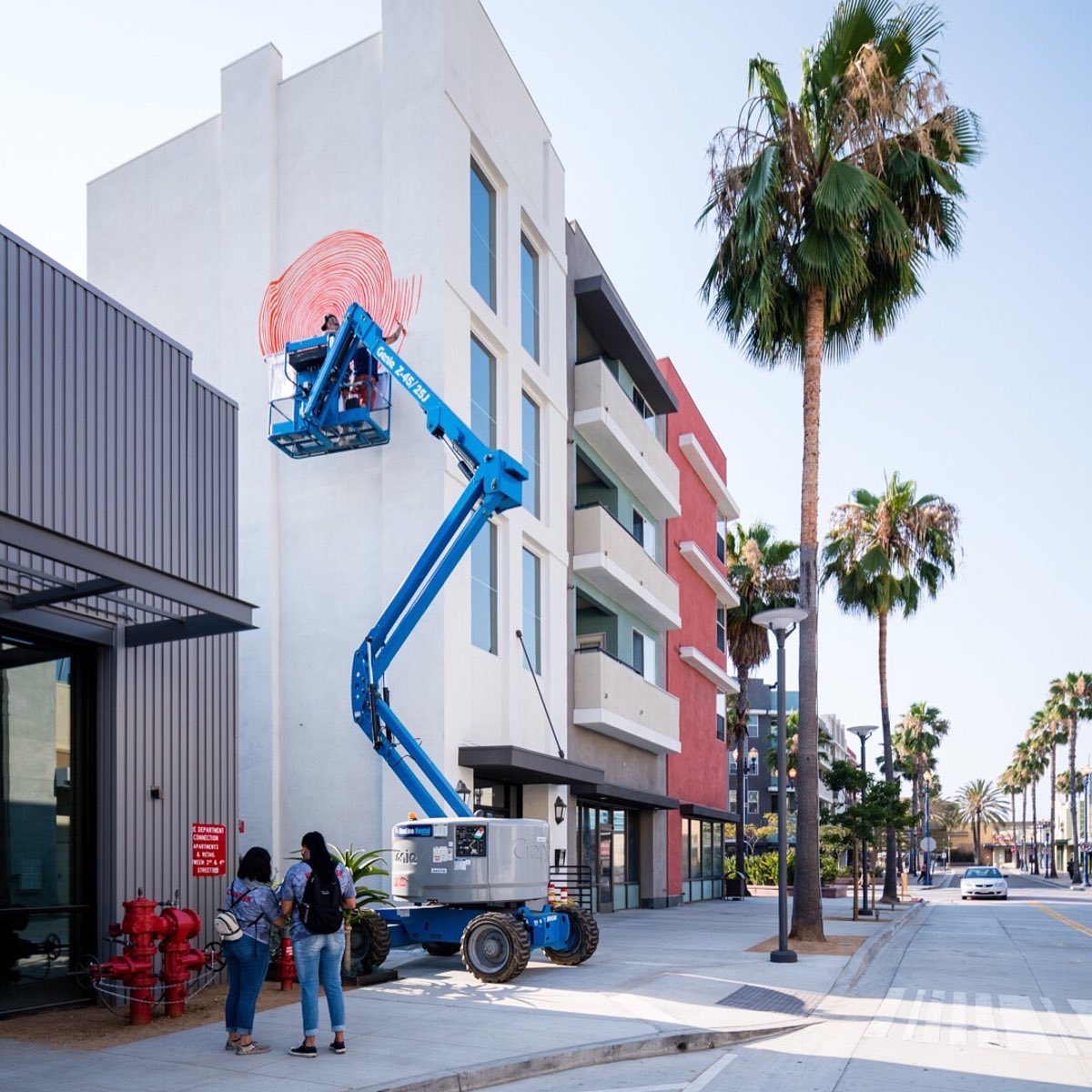 dcwallsfestival's tweet photo. Artists of @powwowlongbeach’17 making #mural magic! Here’s #adelerenault, @apexer, #aschoultz & @bluethegreat. •Pic = @bshigeta • #PWLB17 https://t.co/HcjiJpNn8r