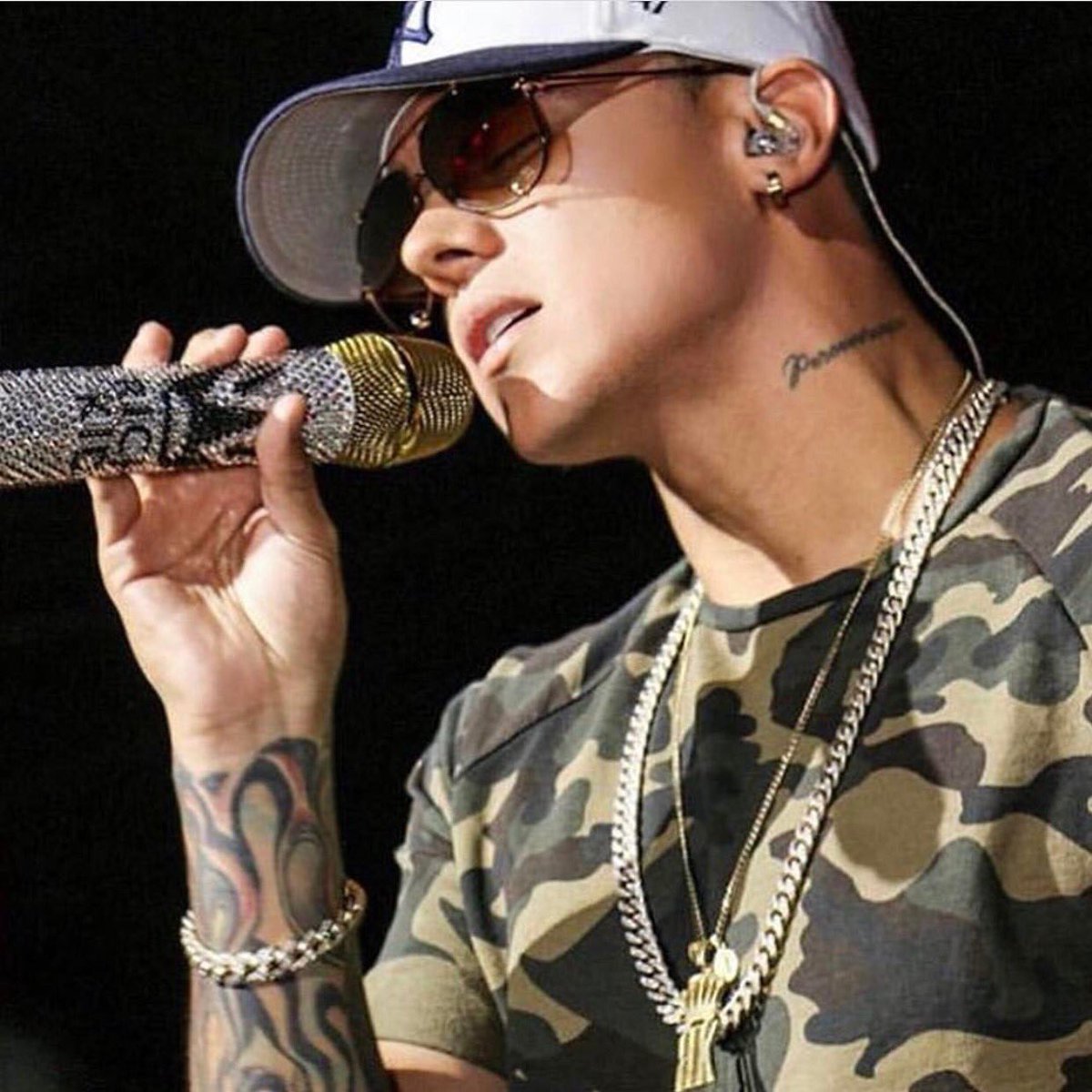 KEVINROLDAN's tweet photo. Por su apoyo incondicional, su cariño, su ayuda constante y por mil cosas más. Gracias a todos mis fans! https://t.co/JahieT1AFr