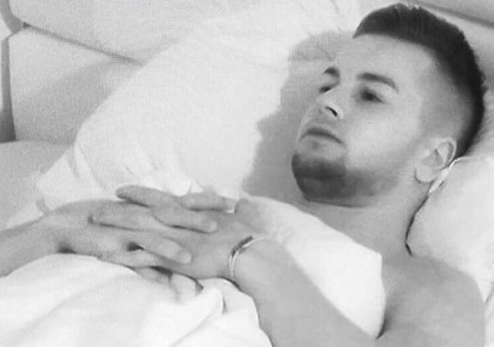j_s_hutch's tweet photo. When you're trying to sleep but all you can do is think about if Cash Hughes caught too much sunlight #LoveIsIand https://t.co/VYYLEcKsfT