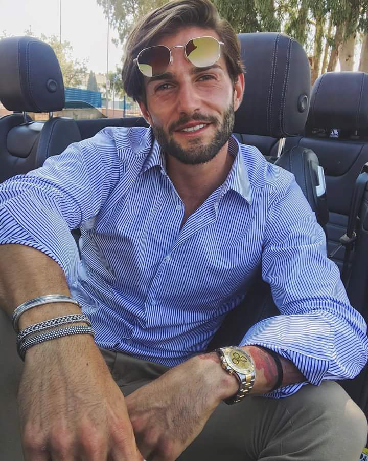AndreMelchiorre's tweet photo. Taylor shirt, beige trusters and gold sunglasses 😎👌 #StayClass look by SaveOne now 20%-40% off #SALE
https://t.co/K31hcj81eQ ⬆️⬆️⬆️ https://t.co/HmHUZFege7