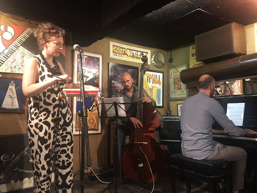 La belleza suave y cálida del sonido de <a href="/laucorallini/">Laura Corallini</a> inunda esta noche el #JazzFilloa dentro del #Festival #MásQueJazz #Coruña