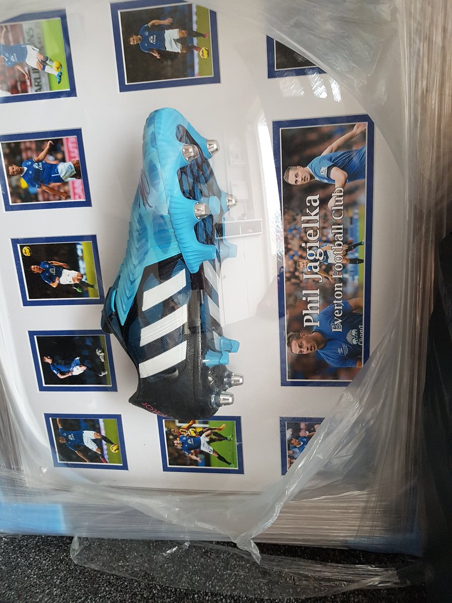 superbiatch57's tweet photo. EFC fans: Phil Jagielkas boot raffle tickets £1 each, at benefit night (see last tweet). PayPal monies to Superbiatch57@hotmail.com or DM https://t.co/woXmunrJdu