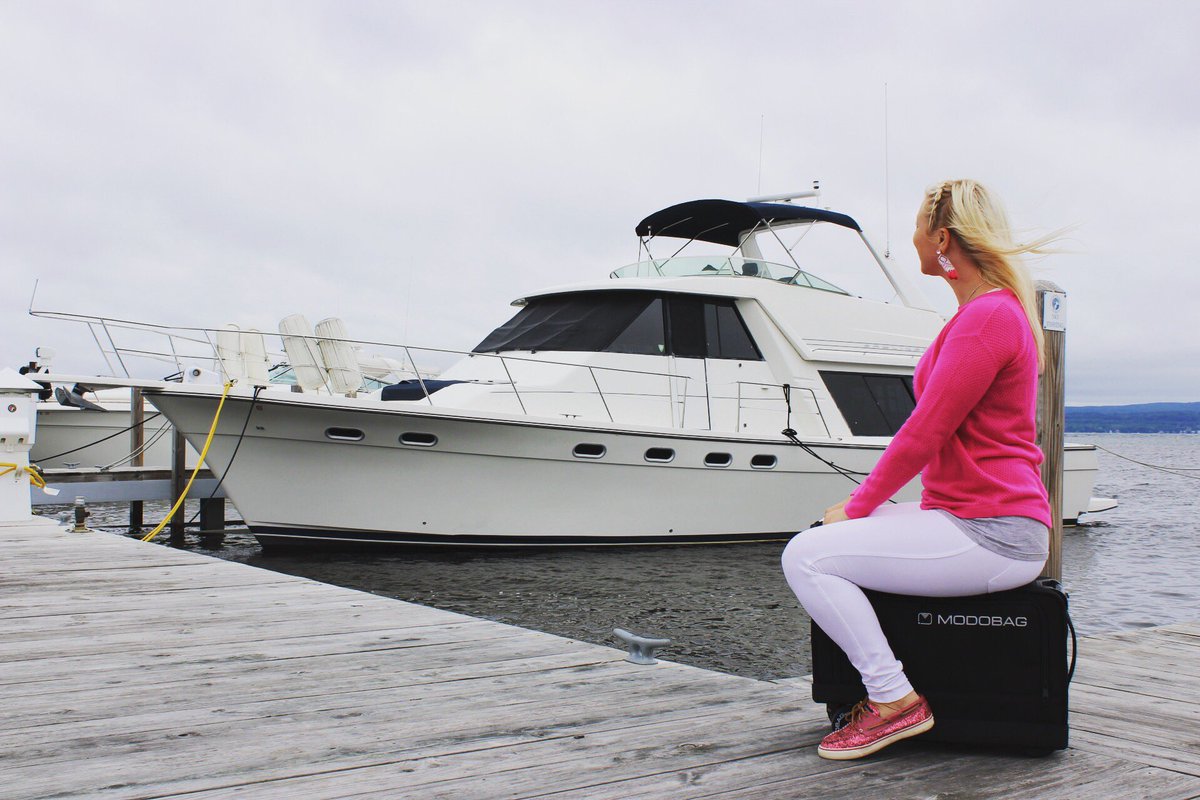 modobag's tweet image. The Modobag travels at 5 MPH or 8 MPH, there is a button on the dash the easily changes between the 2 speeds! #travel #luggage