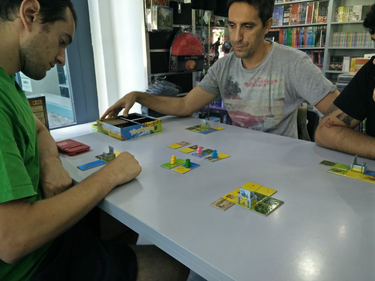 Continuamos con el reciente ganador del Spiel des Jahres 2017, Kingdomino editado por <a href="/Morapiaf/">Morapiaf</a> #miercolesapfobico <a href="/APJUEGOS/">Análisis-Parálisis</a>