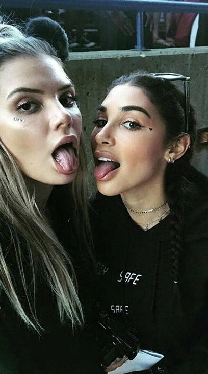 Happy birthday BITCH I ain't ever gonna stop loving you BIIITCH @peacetrxin 🎉💗😝