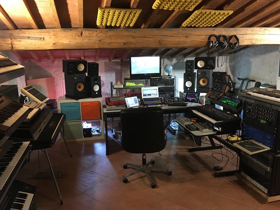 iConnectMIDI's tweet photo. Seriously AMAZING studio pic from Nicola Canteri Dal Sacco on our FB page! There's an iConnectAUDIO4+ in there, we promise!
#HowDouConnect https://t.co/asi0eW9jOu