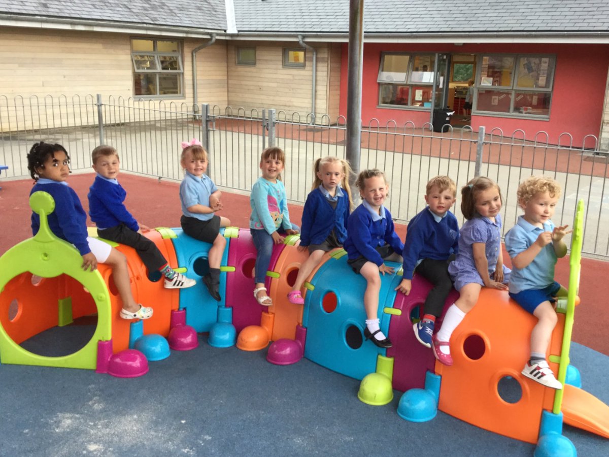 Graig_Meithrin's tweet photo. Plantos bach Mrs Jones wedi gwneud blwyddyn yn ysgol y Graig !
All the best in full time education ! https://t.co/UrgROTlHHL