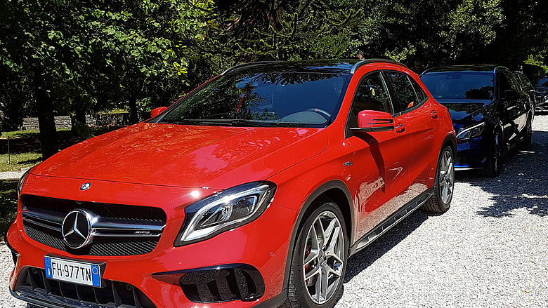 lautomobile_ACI's tweet photo. Evento #AMG50, presente anche #restyling 2017 del #Gla45: sterzo preciso e accelerazione bruciante https://t.co/wh2kFxzPVX https://t.co/3ssso3oeol