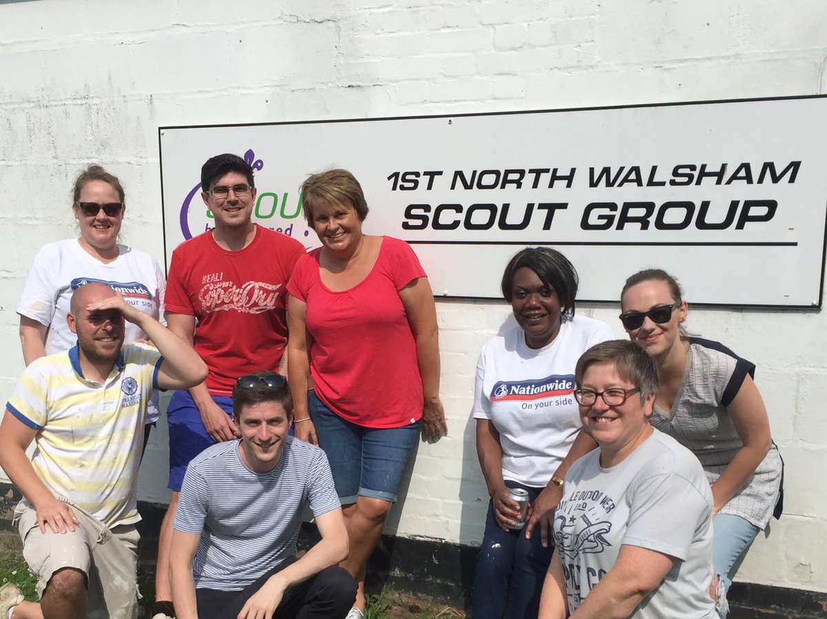 MaxineAnneSmith's tweet photo. The amazing #WOWzers volunteering for @UKScouting 1st North Walsham Group. Painting the HQ in tropical heat!! 🌴 ☀️ @NBSEastofEng https://t.co/OB4D2PH7As