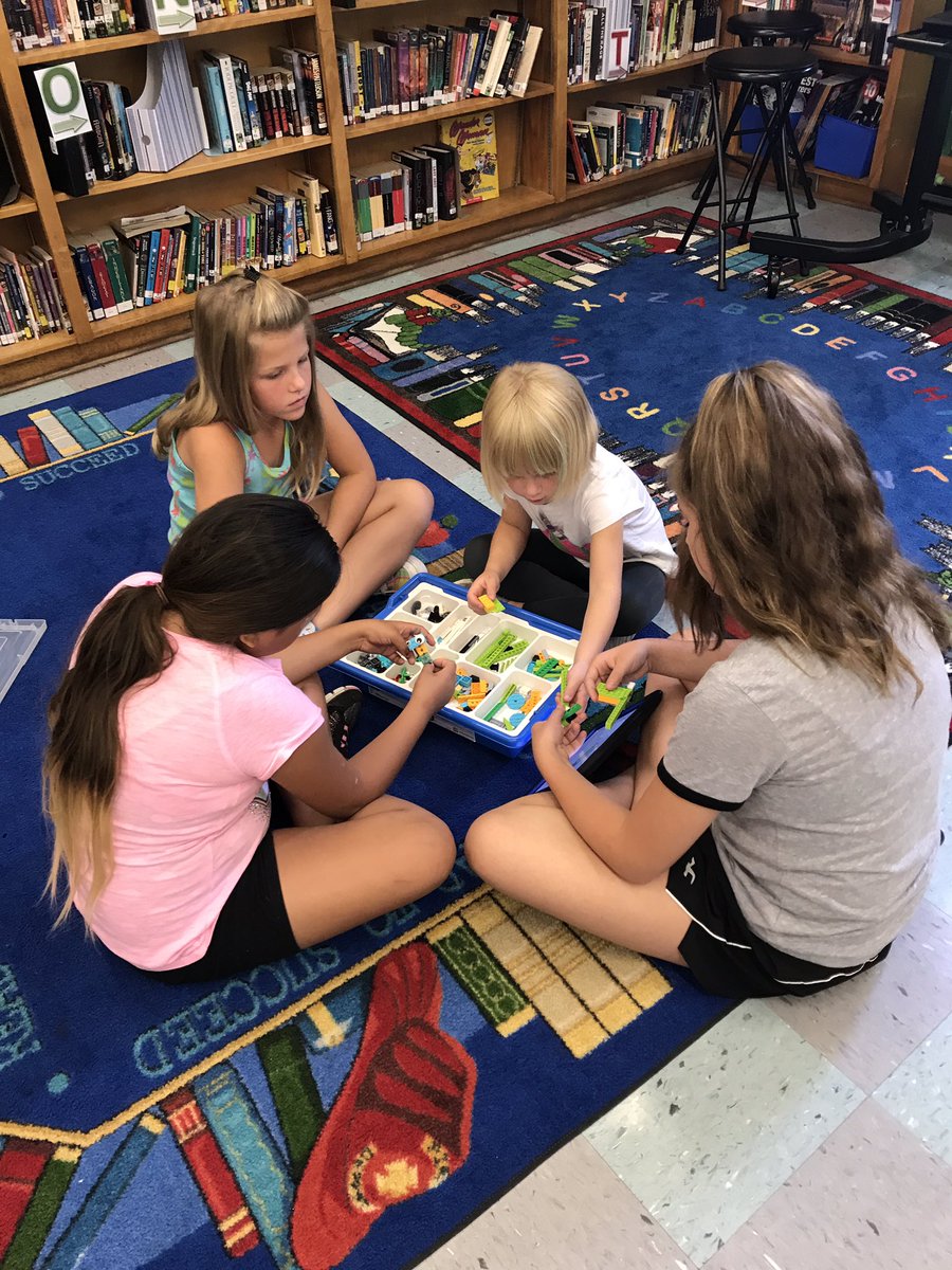 Helks00's tweet photo. Great day collaborating with Ford City. So proud of The Maxforf kids!!#2017SLPgecdsb #gecdsbpr @MsWolinski @MmeReaume @HowittClara https://t.co/cYPwzHZC0H