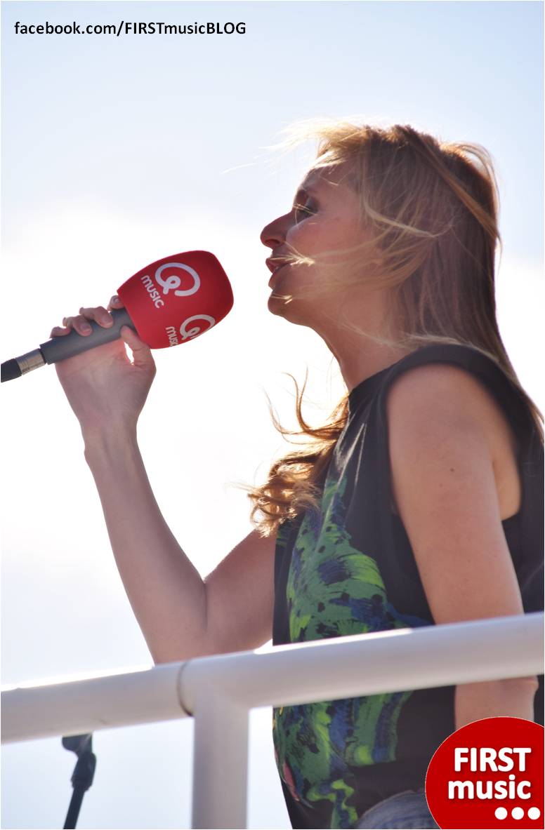 FIRSTmusicBLOG's tweet photo. #IsabelleA gaf gisteren een optreden aan het #QBeachHouse ! Was jij er ook bij? https://t.co/3GdJ9dDgij
