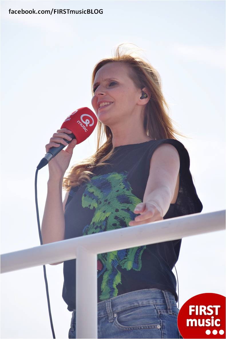 FIRSTmusicBLOG's tweet photo. #IsabelleA gaf gisteren een optreden aan het #QBeachHouse ! Was jij er ook bij? https://t.co/3GdJ9dDgij