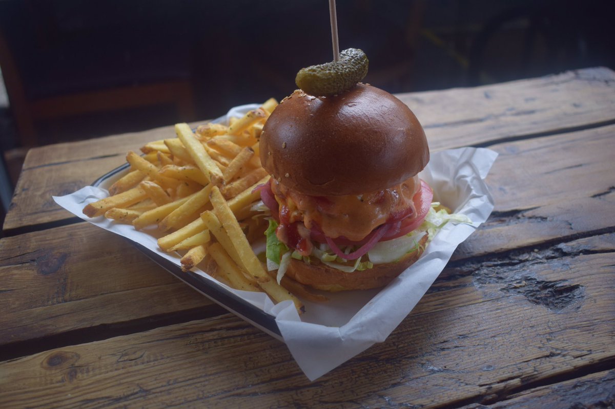 Please keep your hands and feet to yourself when you see me #GoodMoodFood 🍔