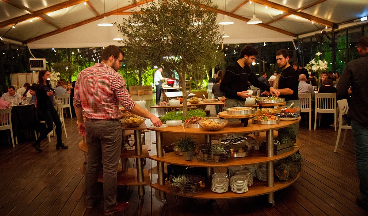 Mogogo_Buffet's tweet photo. SmartPhone, SmartWatch, #SmartBuffet? Get a buffet station that is functional + modular, and works smart so you don't have to!
#Mogogo https://t.co/4ij2t9e8Od