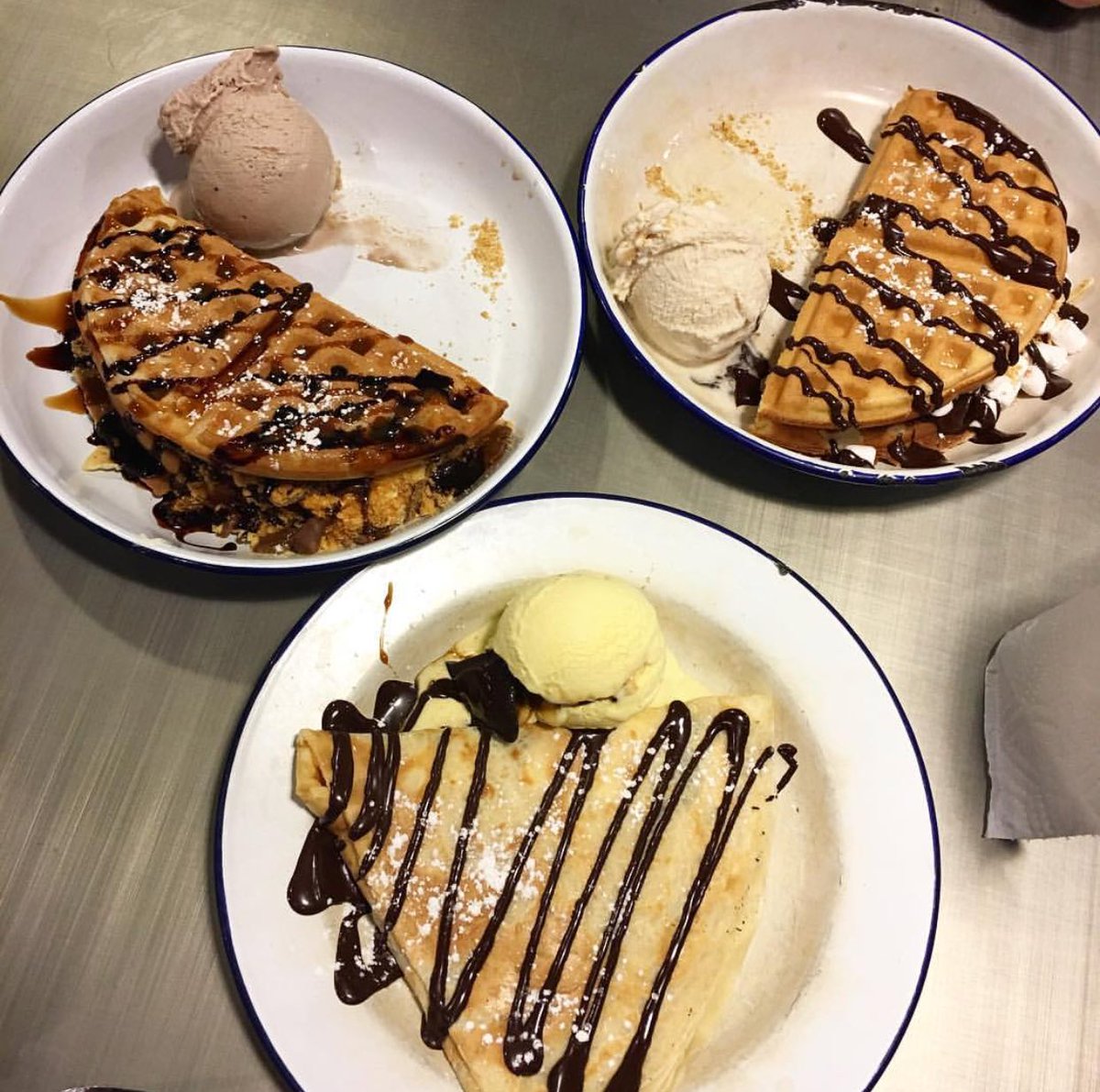 eatattheworks's tweet image. Wednesday Treats😍🎉🍫🍦