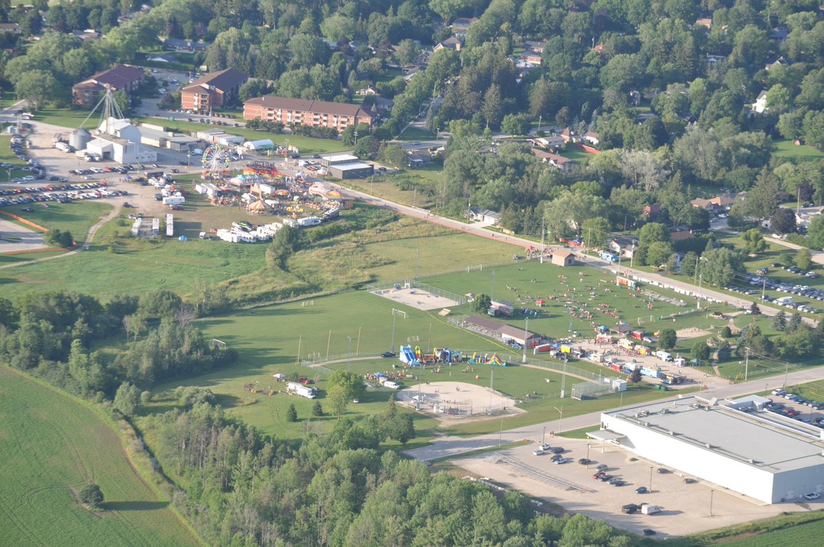 MtForestMirror's tweet photo. Just a few shots from the sky over the #MountForest #MyFireworksWeekend - read more about the helicopter adventure in the @MtForestMirror https://t.co/Ki2TLsLNYA