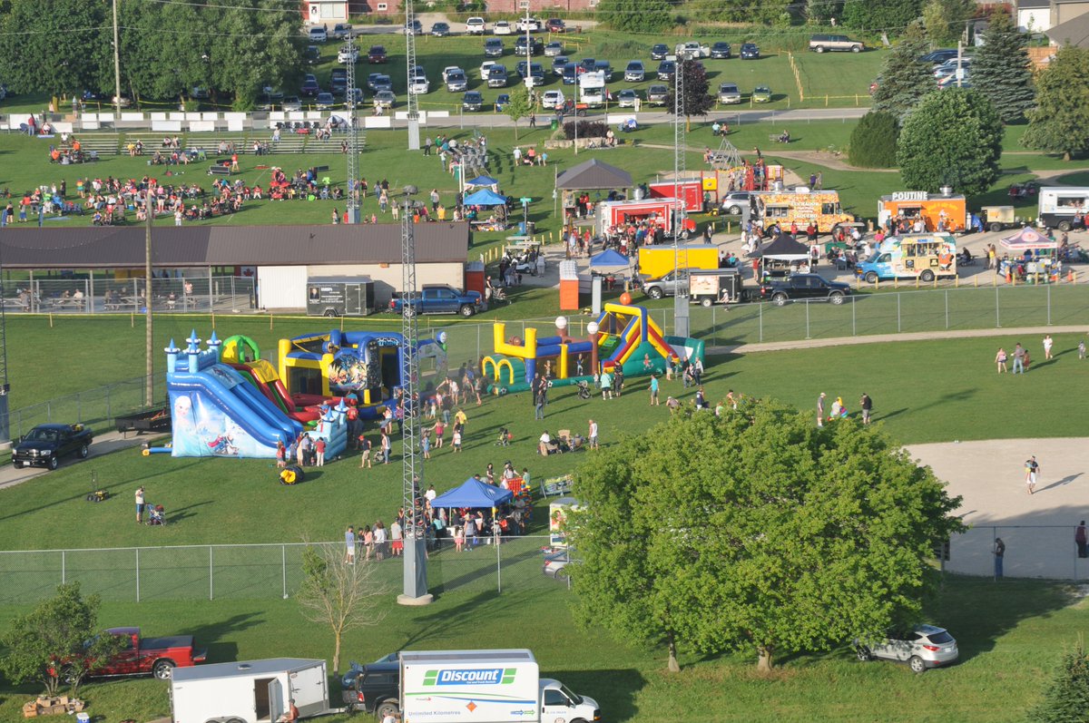 MtForestMirror's tweet photo. Just a few shots from the sky over the #MountForest #MyFireworksWeekend - read more about the helicopter adventure in the @MtForestMirror https://t.co/Ki2TLsLNYA