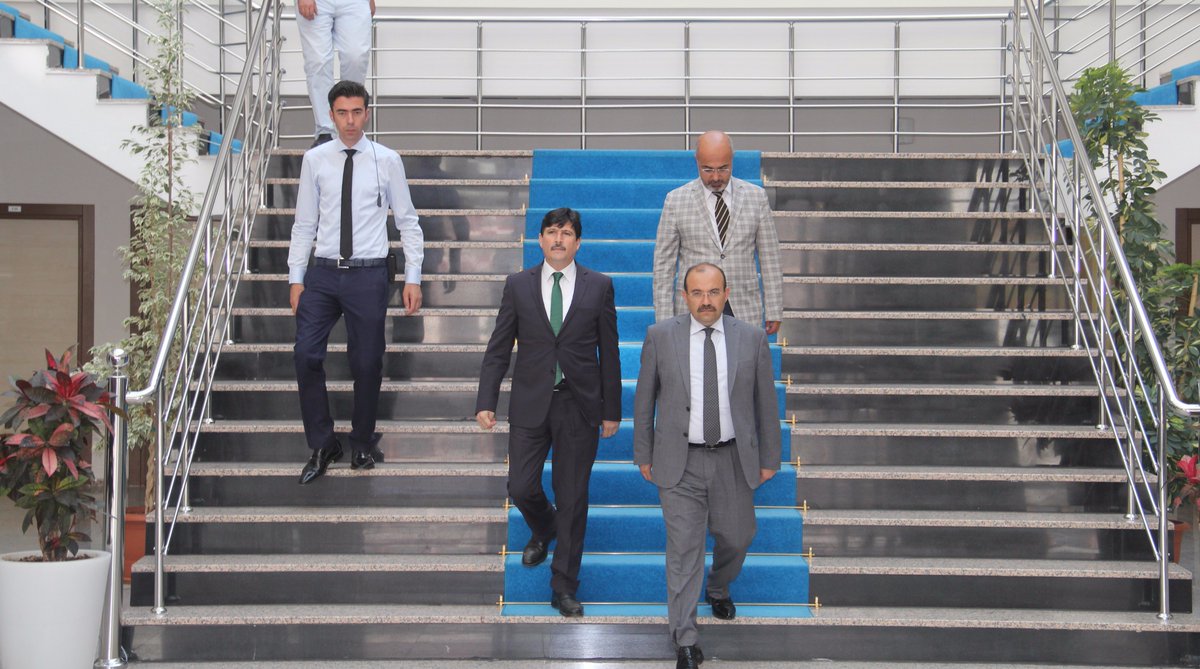 BitlisValiligi's tweet photo. Vali Ustaoğlu’dan BEÜ Rektörü Prof. Dr. Erdal Necip Yardım ve Cumhuriyet Başsavcısı Ercan Ceylan’a iadeyi ziyaret https://t.co/zPzaT8vx2A